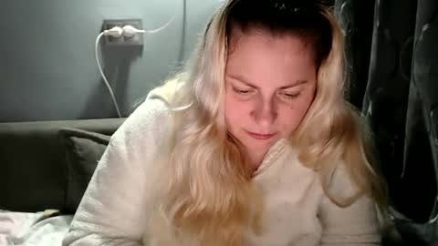 Laura online show from 10-10-25, 09:03