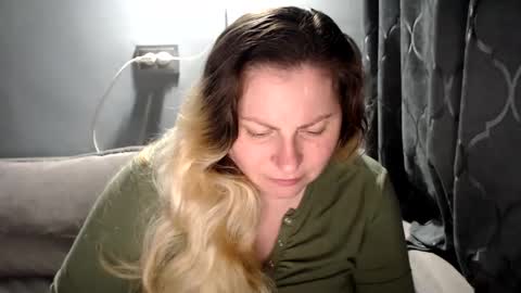 Laura online show from 04-12-26, 07:41