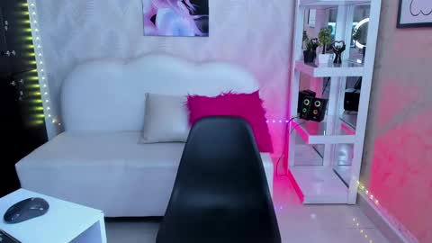 Candy online show from 03-11-25, 08:31