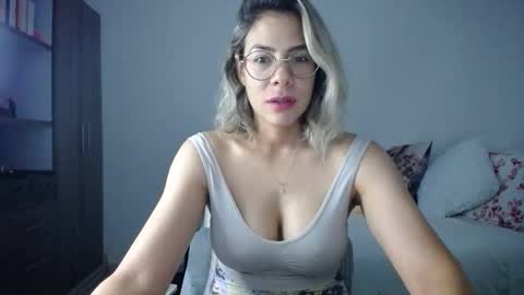 Snapshot of candydowson1 chatting on 06-04-26, 10:10 Candy Dowson online show from 06-04-26, 10:10