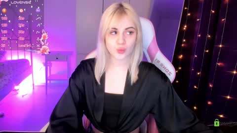 Snapshot of candyhannah chatting on 01-07-25, 02:19 You can call me HH online show from 01-07-25, 02:19