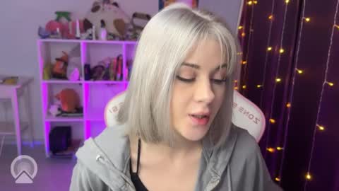 Snapshot of candyhannah chatting on 09-19-25, 05:24 You can call me HH online show from 09-19-25, 05:24