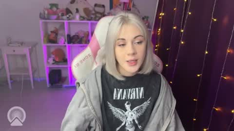 Snapshot of candyhannah chatting on 09-20-25, 02:29 You can call me HH online show from 09-20-25, 02:29