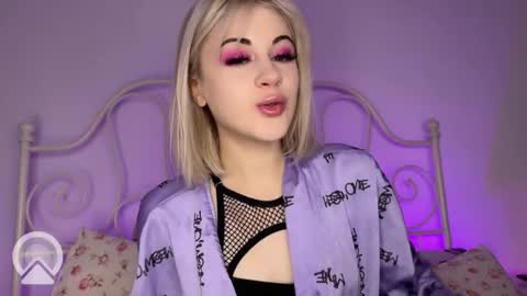 Snapshot of candyhannah chatting on 10-11-25, 02:04 You can call me HH online show from 10-11-25, 02:04