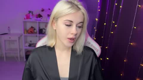 Snapshot of candyhannah chatting on 10-18-25, 08:20 You can call me HH online show from 10-18-25, 08:20
