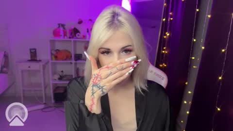 Snapshot of candyhannah chatting on 10-20-25, 08:20 You can call me HH online show from 10-20-25, 08:20