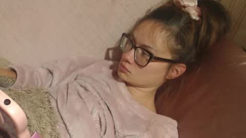 Snapshot of candylady136 chatting on 10-27-25, 06:12 say meow and send tip online show from 10-27-25, 06:12