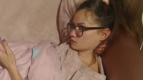 Snapshot of candylady136 chatting on 11-13-25, 07:13 say meow and send tip online show from 11-13-25, 07:13