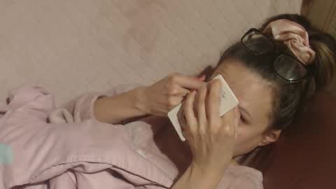 Snapshot of candylady136 chatting on 11-26-25, 02:01 say meow and send tip online show from 11-26-25, 02:01