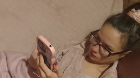 Snapshot of candylady136 chatting on 11-26-25, 02:07 say meow and send tip online show from 11-26-25, 02:07