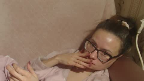 Snapshot of candylady136 chatting on 12-13-25, 11:43 say meow and send tip online show from 12-13-25, 11:43