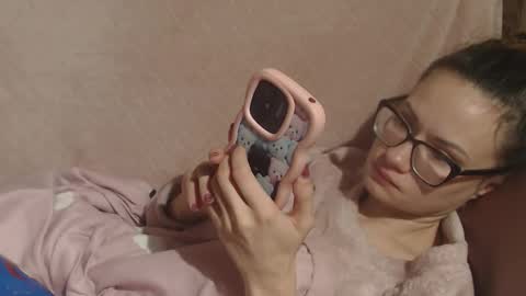 Snapshot of candylady136 chatting on 12-16-25, 02:05 say meow and send tip online show from 12-16-25, 02:05