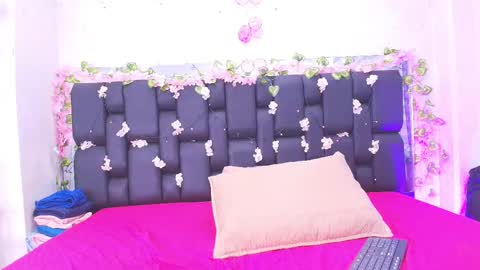 Aura  online show from 09-18-25, 11:56