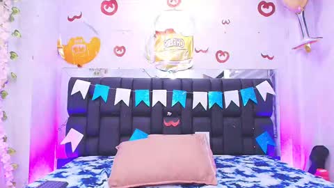 Aura  online show from 09-23-25, 11:57