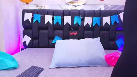 Aura  online show from 09-30-25, 11:59