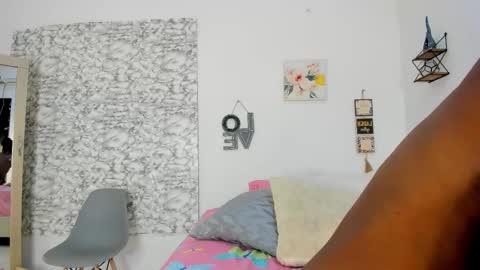 Snapshot of canhela1 chatting on 10-06-25, 03:59 Canhela online show from 10-06-25, 03:59