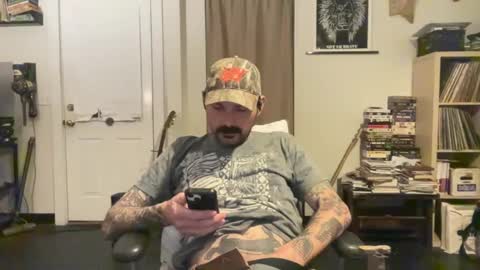 Snapshot of cantleavethehouse chatting on 12-29-24, 11:39 cantleavethehouse online show from 12-29-24, 11:39