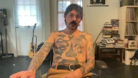 Snapshot of cantleavethehouse chatting on 01-10-25, 07:43 cantleavethehouse online show from 01-10-25, 07:43