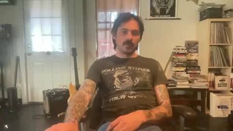 Snapshot of cantleavethehouse chatting on 01-31-25, 08:33 cantleavethehouse online show from 01-31-25, 08:33