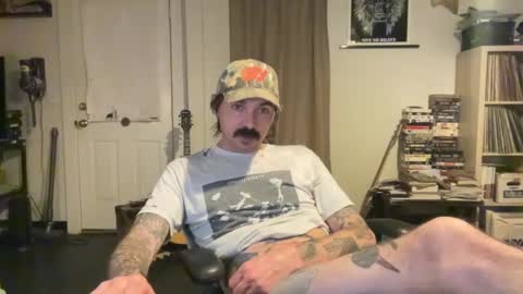 Snapshot of cantleavethehouse chatting on 02-10-25, 05:36 cantleavethehouse online show from 02-10-25, 05:36