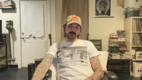 Snapshot of cantleavethehouse chatting on 02-27-25, 02:32 cantleavethehouse online show from 02-27-25, 02:32