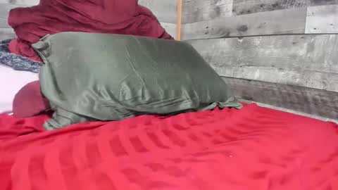 canuk1983 online show from 02-10-26, 10:14