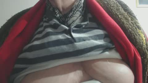 Snapshot of capitanfuturo44 chatting on 01-26-25, 07:52 Cinzia ex regina online show from 01-26-25, 07:52