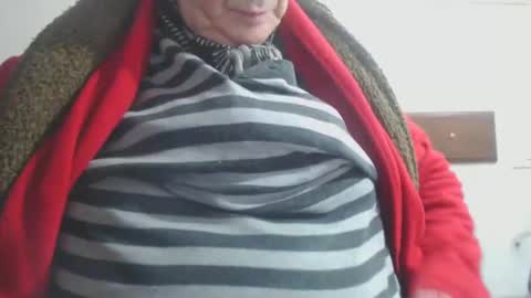 Snapshot of capitanfuturo44 chatting on 02-20-25, 09:22 Cinzia ex regina online show from 02-20-25, 09:22