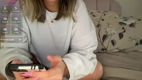 Snapshot of carabou11 chatting on 06-09-26, 09:26 Cara Bou online show from 06-09-26, 09:26