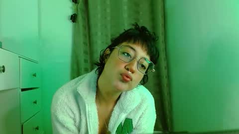 Amy online show from 10-11-25, 12:43