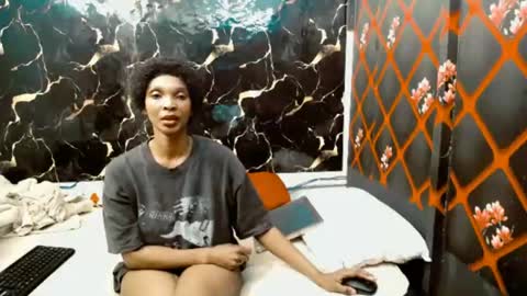 Snapshot of caramelminxx_ chatting on 07-12-26, 07:32 caramelminxx_ online show from 07-12-26, 07:32