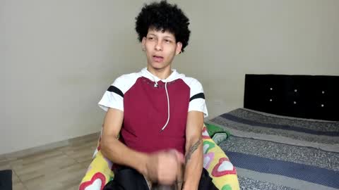 Carlos and Cristian  online show from 02-05-25, 01:37