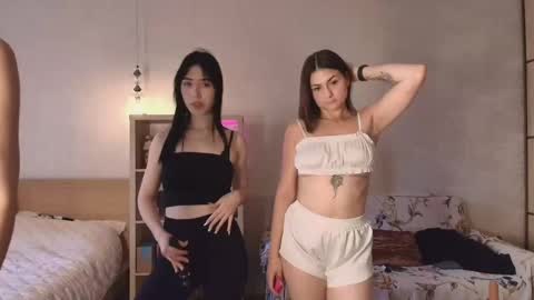 caressyourself online show from 10-20-25, 11:10