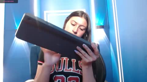 Snapshot of caritoluna_ chatting on 11-22-25, 03:49 Carito online show from 11-22-25, 03:49