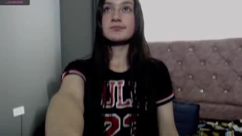 Snapshot of caritoluna_ chatting on 12-17-25, 03:45 Carito online show from 12-17-25, 03:45