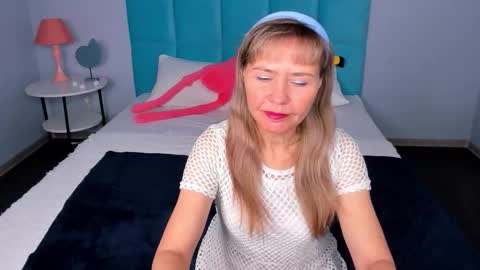 Snapshot of carla_vogue chatting on 10-31-25, 03:18 Carla Vogue online show from 10-31-25, 03:18