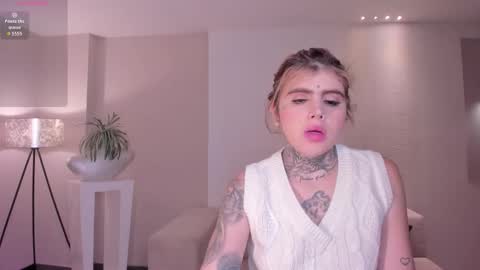 Snapshot of carlabrunni_ chatting on 12-22-25, 12:35 Carla Bunnis online show from 12-22-25, 12:35