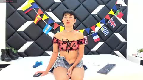 Carla Linares online show from 06-15-26, 12:29