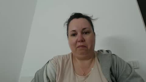 Snapshot of carlaruth chatting on 04-08-26, 03:06 Carlaruth online show from 04-08-26, 03:06