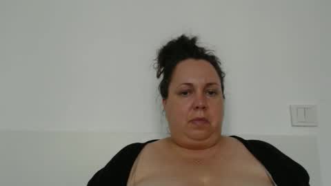 Snapshot of carlaruth chatting on 05-01-26, 04:00 Carlaruth online show from 05-01-26, 04:00
