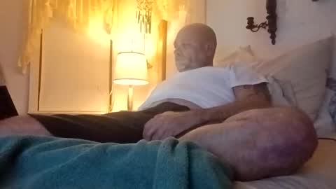 carldhammers online show from 12-17-25, 09:04