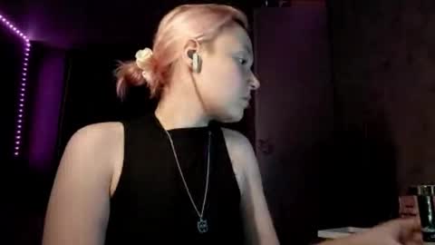 Snapshot of carlettadolejsi chatting on 03-12-26, 03:29 Amy online show from 03-12-26, 03:29