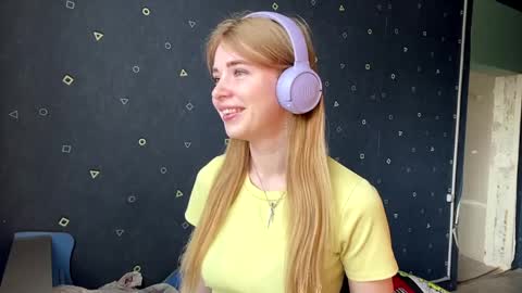 Kaayy  Its my first day here  online show from 04-02-26, 07:39