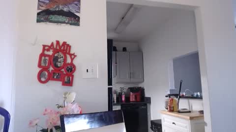 Snapshot of carliecreams chatting on 04-05-26, 12:02 Carlie online show from 04-05-26, 12:02