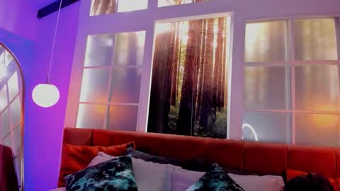 Snapshot of carliemoss chatting on 10-15-25, 07:58    online show from 10-15-25, 07:58