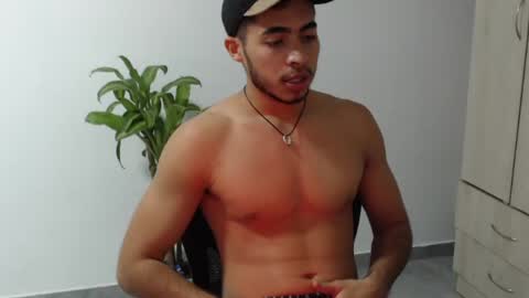 Snapshot of carlitospuma_ chatting on 07-25-26, 03:37 Carlitos online show from 07-25-26, 03:37