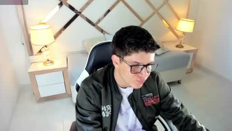 Snapshot of carlos_brinez chatting on 08-02-26, 01:37 Carlos online show from 08-02-26, 01:37