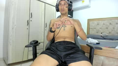 carlossmi01 online show from 06-21-26, 05:21