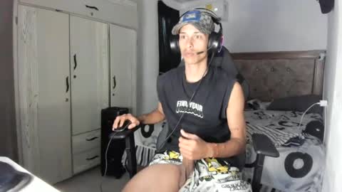 carlossmi01 online show from 07-05-26, 07:54