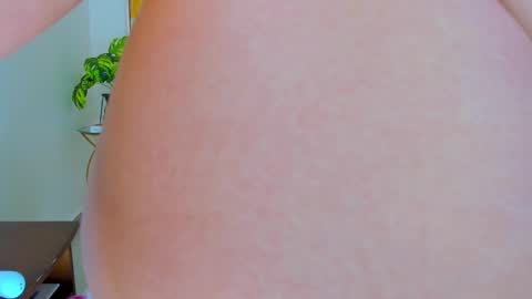 Snapshot of carlota_peach chatting on 01-03-25, 03:44 Andrea online show from 01-03-25, 03:44